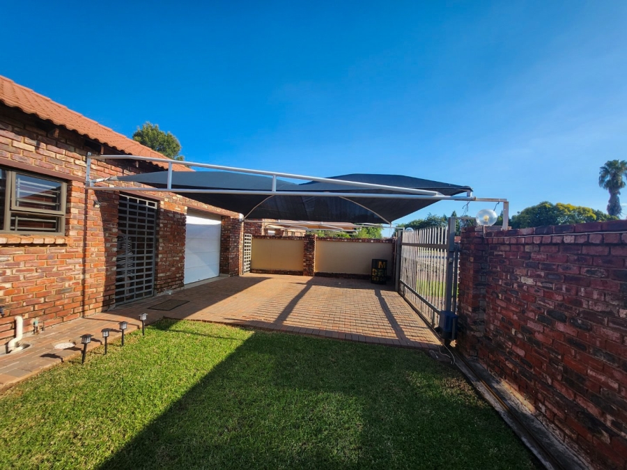 3 Bedroom Property for Sale in La Hoff North West